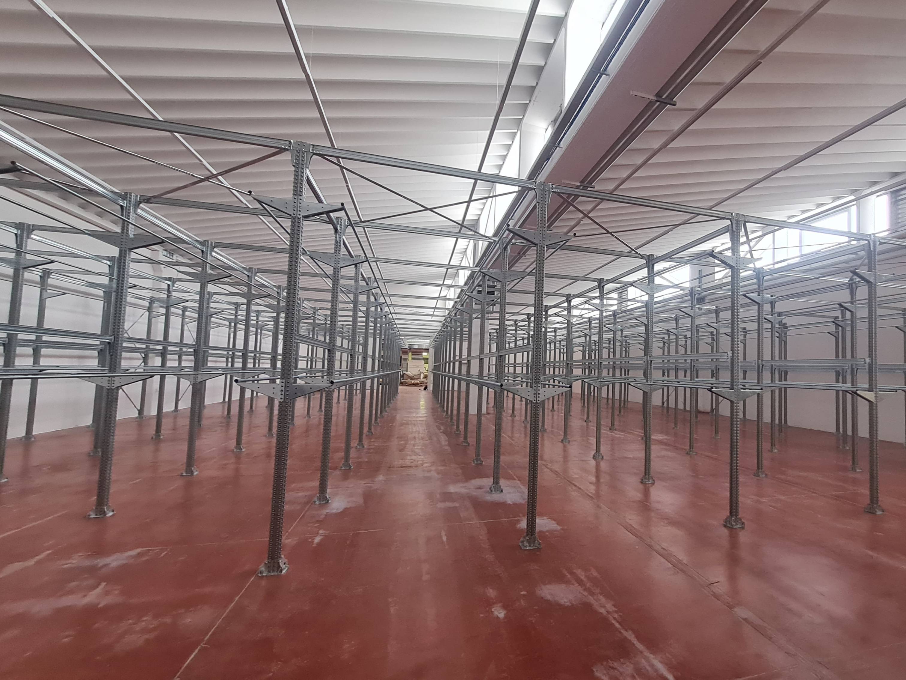 SCAFFALATURA PER CAPI APPESI